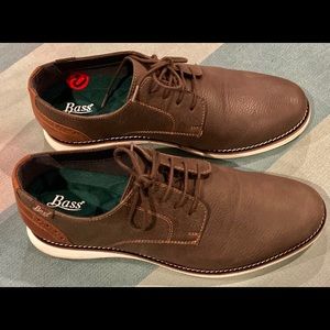 Bass Oxford leather casuals beand new condition